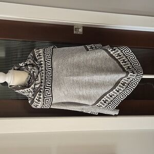 100% Alpaca Wool Cowl/Hood Poncho Cape OSFM Soft Warm Sleeves